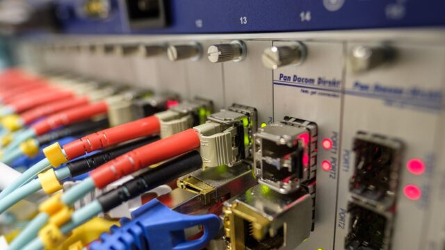 光ファイバーケーブルのクローズアップ