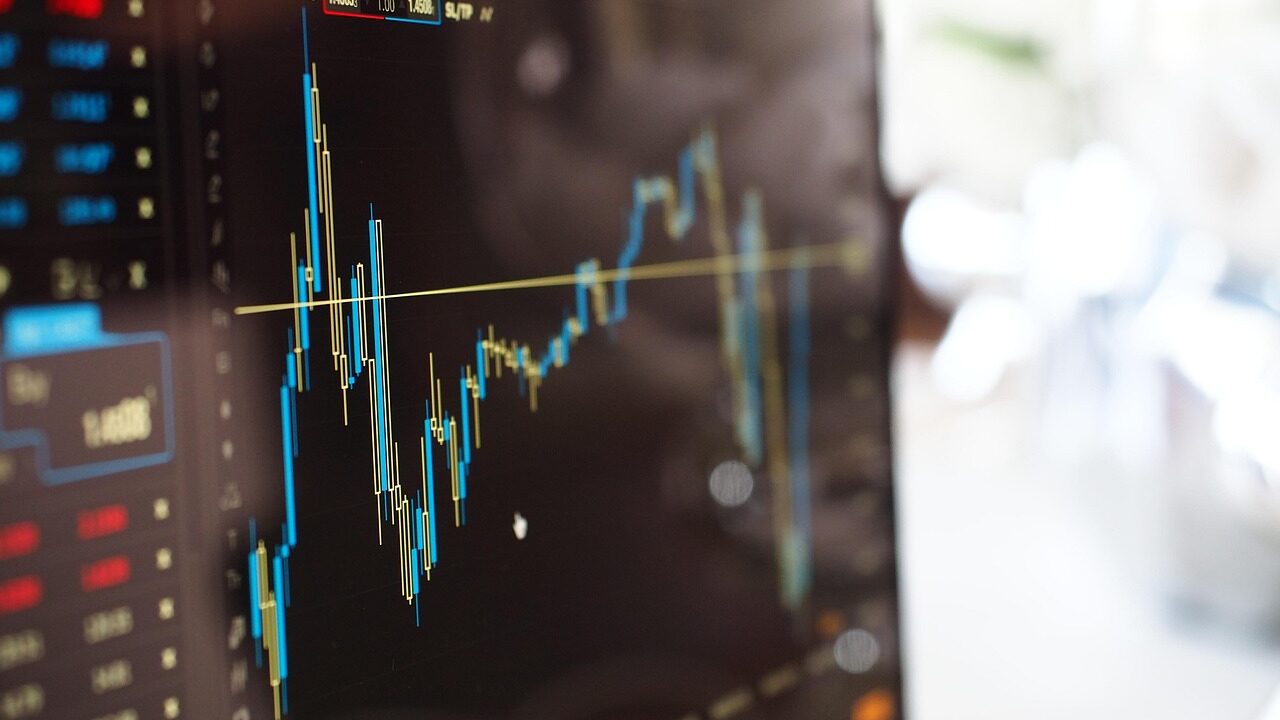 為替や株価の値動きを示すトレーディング画面