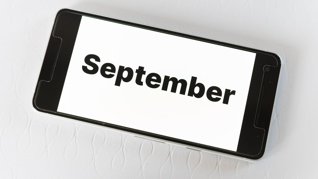 「September」と表示されたスマートフォンの画面