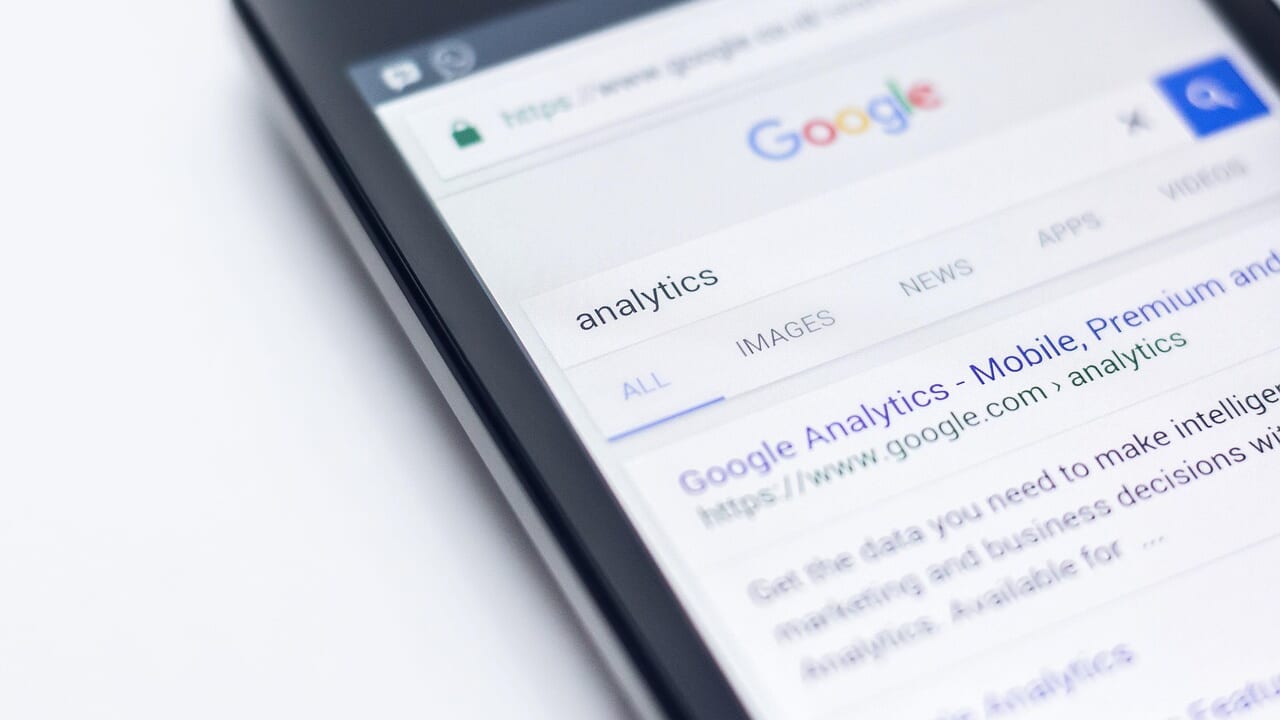 スマホでGoogle検索した結果画面。検索ボックスの下に「すべて」「画像」「ニュース」などの項目が並んでいる